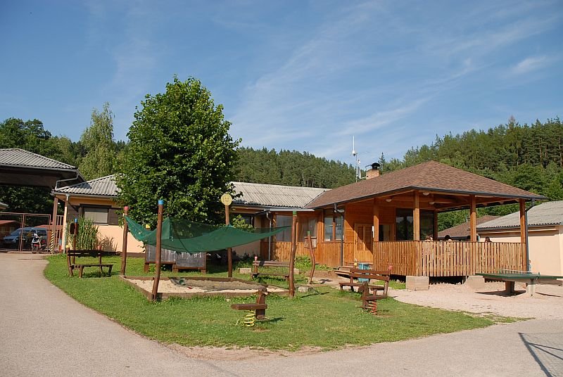 Koupaliště a kemp Pecka