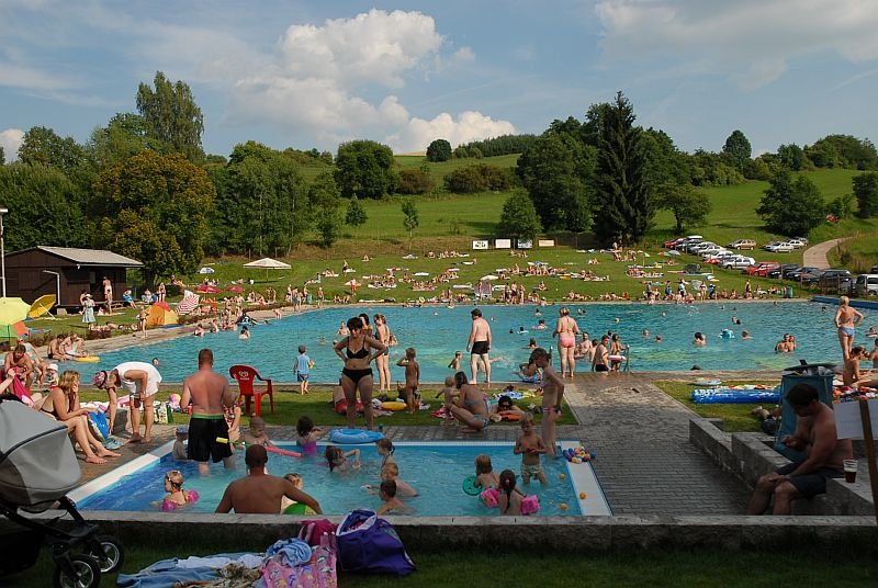 Koupaliště a kemp Pecka